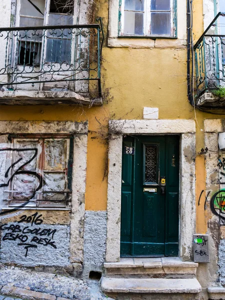 Verlaten gebouw in Bairro Alto — Stockfoto