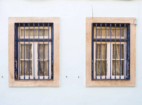 Janelas velhas em Bairro Alto — Fotografia de Stock