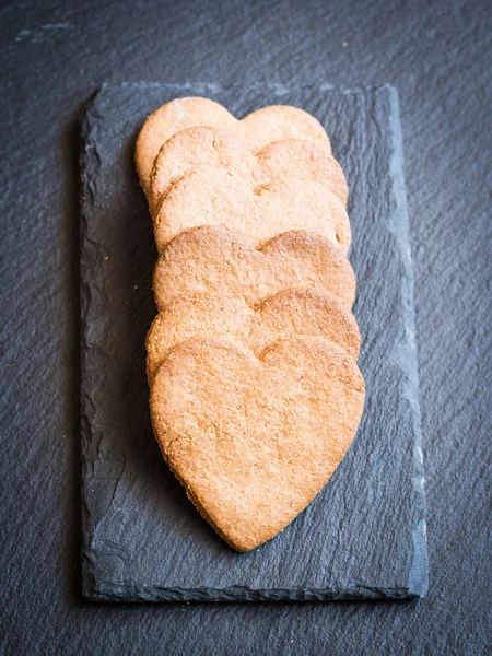 心脏形姜饼饼干 — 图库照片