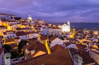 Gece Lizbon Cityscape 