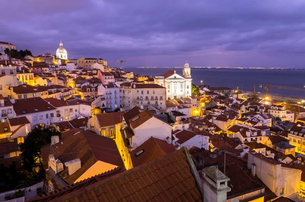Günbatımı içinde Lizbon Cityscape — Stok fotoğraf