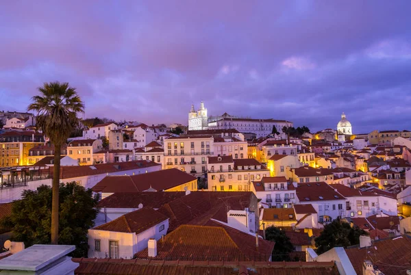 Міський пейзаж Лісабоні у заході сонця — стокове фото