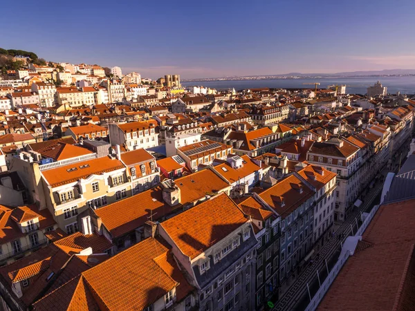 Stadsbilden i Lissabon sett från Elevador da Santa Justa — Stockfoto