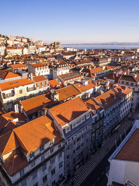 Stadtbild von Lissabon vom elevador da santa justa aus gesehen — Stockfoto