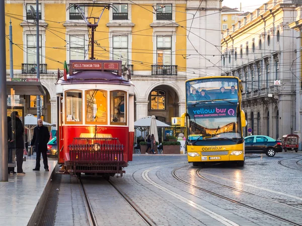 Transport in Lisbon: typical old tram — Stock Photo, Image