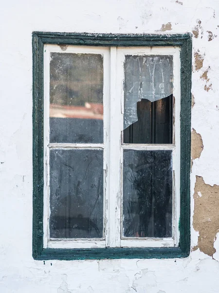 Broken window in Portugal — Stock Photo, Image