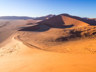 Dune Namib Çölü'nde 45 gün doğarken