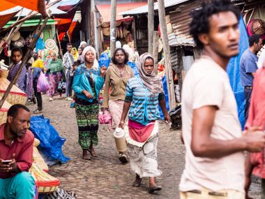 Addis Abeba Addis Mercato insanlara