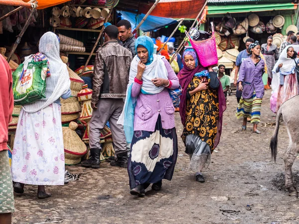 People at Addis Mercato — Stock Photo, Image