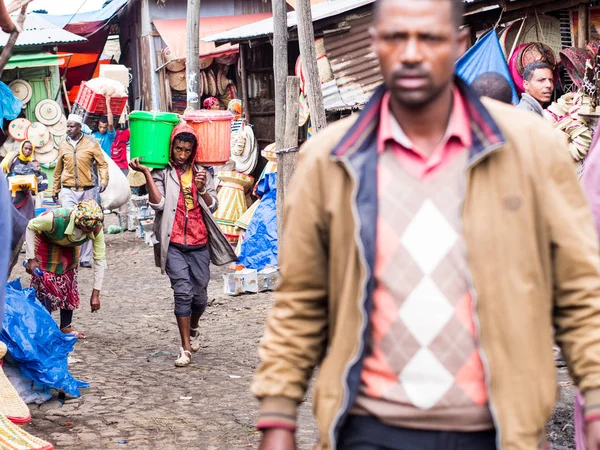 People at Addis Mercato — Stock Photo, Image