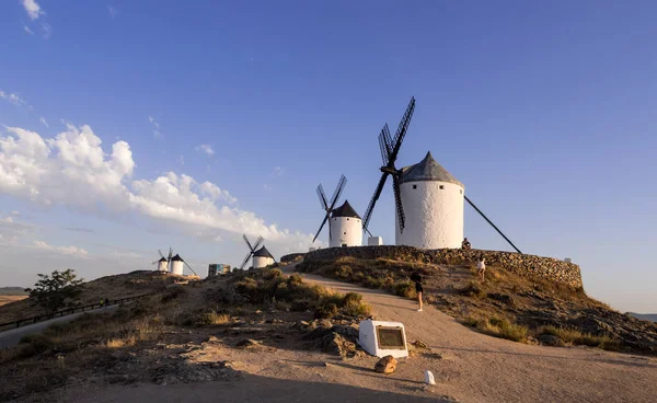 Alte windmühlen in consuegra — Stockfoto