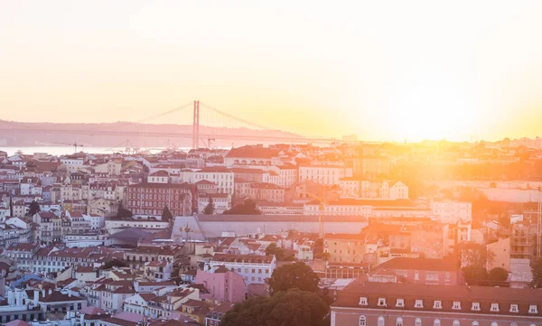 Paisaje urbano de Lisboa, Portugal, al atardecer — Foto de Stock