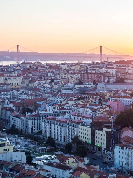 Stadtbild von Lissabon, Portugal, bei Sonnenuntergang — Stockfoto