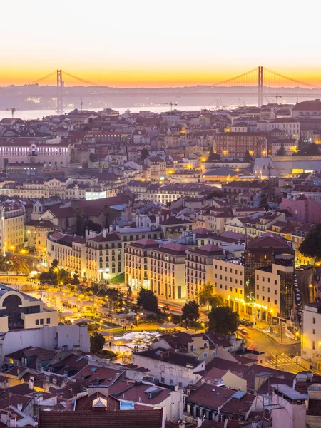 Paisaje urbano de Lisboa, Portugal, al atardecer — Foto de Stock