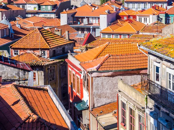 ポルトガルのポルトの古い町の建築 — ストック写真