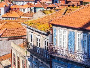 Eski kasaba Porto Portekiz mimarisinde.