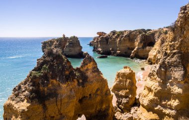 Portekiz 'in Algarve bölgesindeki Praia de Sao Rafael (Sao Rafael plajı)