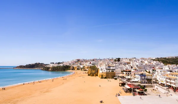 Albufeira Portugalsko Března 2018 Pohled Město Pláž Albufeira Jeden Nejoblíbenějších — Stock fotografie