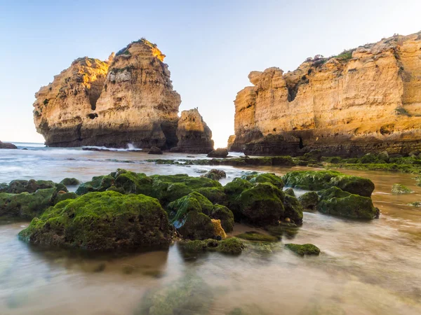 Portekiz 'in Algarve bölgesindeki Praia de Sao Rafael (Sao Rafael plajı).