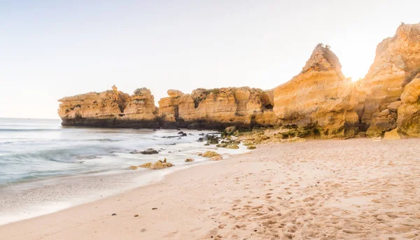 Portekiz 'in Algarve bölgesindeki Praia de Sao Rafael (Sao Rafael plajı).