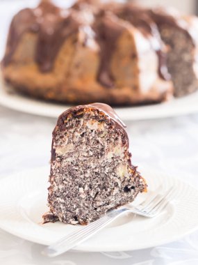Ücretsiz Paskalya gugelhupf kek muz, haşhaş tohumu ve çikolata sosu (badem unu) flourless gluten ve şeker.