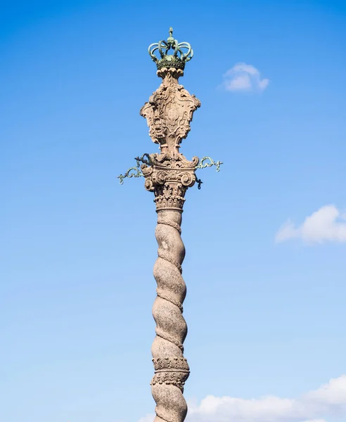 在波尔图历史中心波尔图大教堂广场的颈手枷柱 Pelourinho — 图库照片