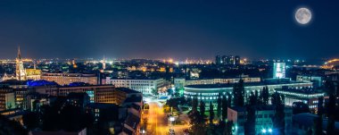 Sırbistan 'ın Voyvodina eyaletinin Novi Sad kentinde gece görüşü