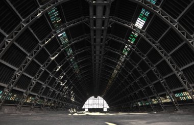 Gündüzleri kocaman boş bir depo