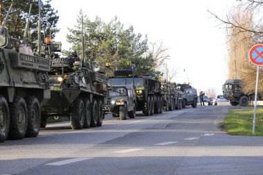 Bize ordu konvoyu, 27.3.2016, Çek Cumhuriyeti, Polonya için eski Boleslav geçiş,