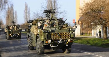 Bize ordu konvoyu, 27.3.2016, Çek Cumhuriyeti, Polonya için eski Boleslav geçiş,