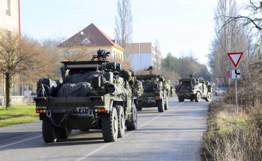Bize ordu konvoyu, 27.3.2016, Çek Cumhuriyeti, Polonya için eski Boleslav geçiş,