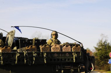 Bize ordu konvoyu, 27.3.2016, Çek Cumhuriyeti, Polonya için eski Boleslav geçiş,