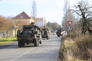 Bize ordu konvoyu, 27.3.2016, Çek Cumhuriyeti, Polonya için eski Boleslav geçiş,