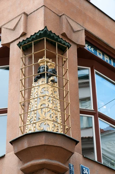 Siyah Madonna, Prague, Çek Cumhuriyeti, 27 Ekim 2017 kübist evinde