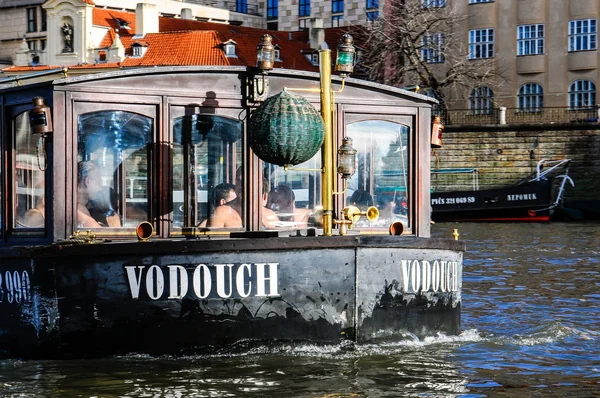 Üç Kral nehre, Prag Çek Cumhuriyeti 6 Ocak 2018, Yüzme,