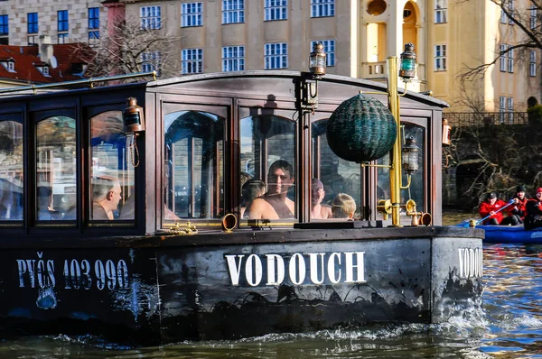 Üç Kral nehre, Prag Çek Cumhuriyeti 6 Ocak 2018, Yüzme,