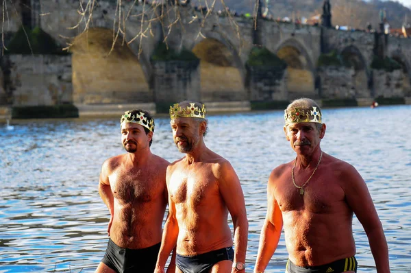 Üç Kral nehre, Prag Çek Cumhuriyeti 6 Ocak 2018, Yüzme,