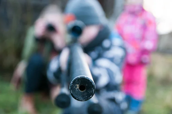 Önden Görünüm odaklanmamış airsoft silahı, Prague, Çek Cumhuriyeti, 20 Ocak 2018,