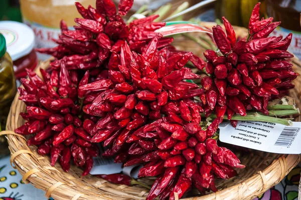 İçinde belgili tanımlık çarşı Merkezi, Prag, Çek Cumhuriyeti, 3 Şubat 2018, Aile içi ve organik gıda satan çiftçiler