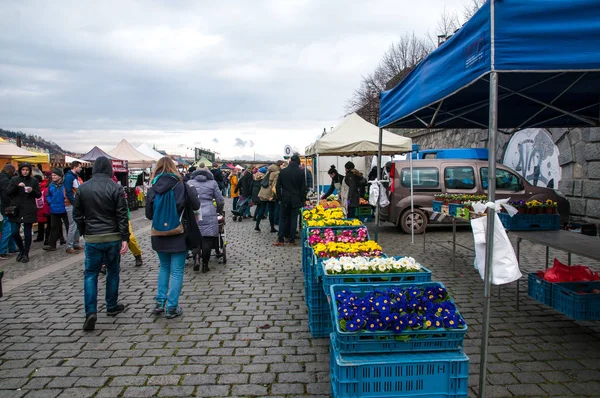 İçinde belgili tanımlık çarşı Merkezi, Prag, Çek Cumhuriyeti, 3 Şubat 2018, Aile içi ve organik gıda satan çiftçiler