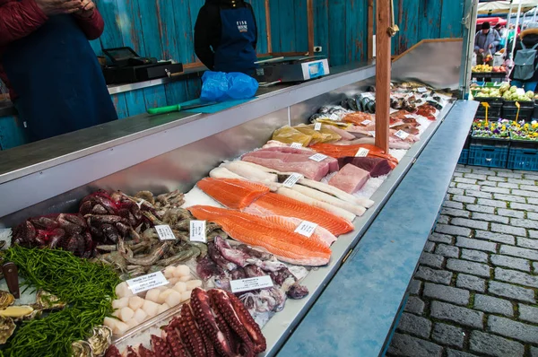 İçinde belgili tanımlık çarşı Merkezi, Prag, Çek Cumhuriyeti, 3 Şubat 2018, Aile içi ve organik gıda satan çiftçiler