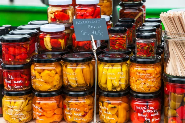 İçinde belgili tanımlık çarşı Merkezi, Prag, Çek Cumhuriyeti, 3 Şubat 2018, Aile içi ve organik gıda satan çiftçiler