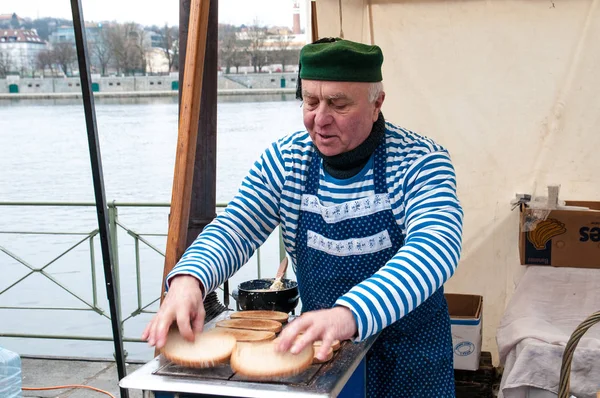İçinde belgili tanımlık çarşı Merkezi, Prag, Çek Cumhuriyeti, 3 Şubat 2018, Aile içi ve organik gıda satan çiftçiler