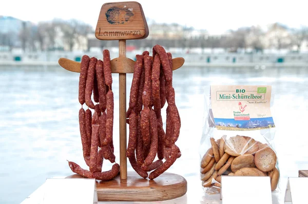 İçinde belgili tanımlık çarşı Merkezi, Prag, Çek Cumhuriyeti, 3 Şubat 2018, Aile içi ve organik gıda satan çiftçiler