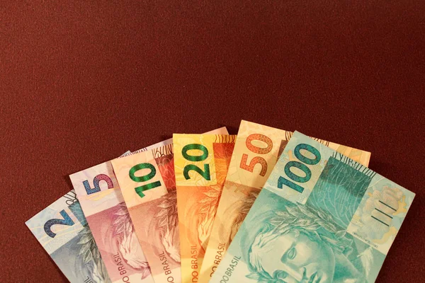 Бразильские деньги Браун фон — стоковое фото