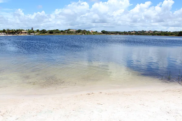 Sakin ve sessiz mavi göl