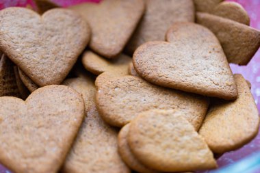 Galletas de jengibre con forma de corazon