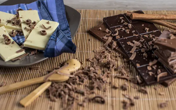 Tablette Chocolat Différentes Saveurs Placées Sur Une Assiette Avec Des — Photo