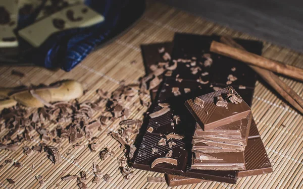 Tablette Chocolat Différentes Saveurs Placées Sur Une Assiette Avec Des — Photo