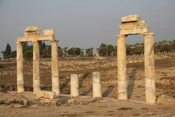 Alte Säulen Einer Ruinenstadt — Stockfoto